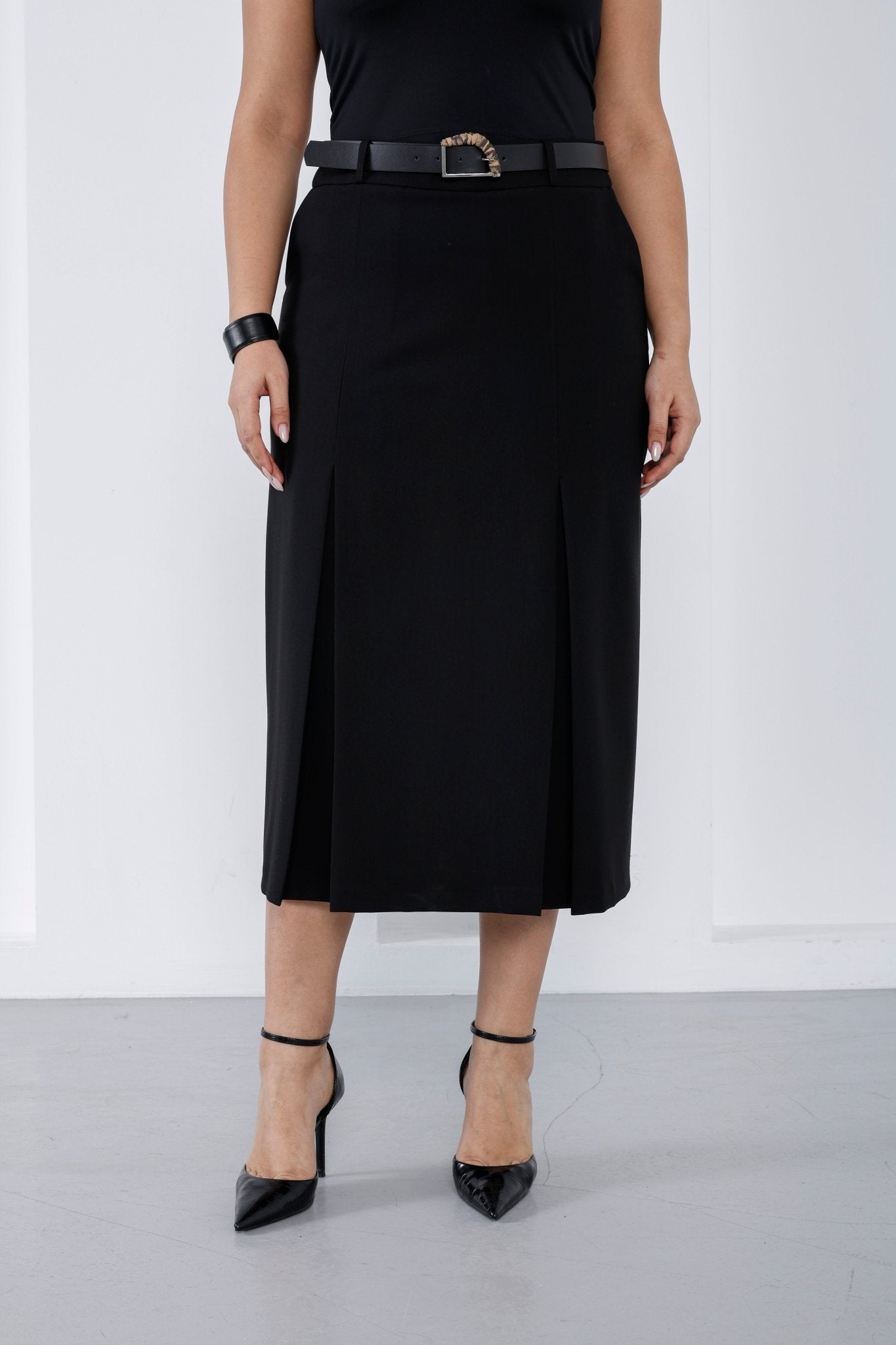 Premium A-line wholesale midi skirt for professional women's wear - Elitline Black Color Front View 2