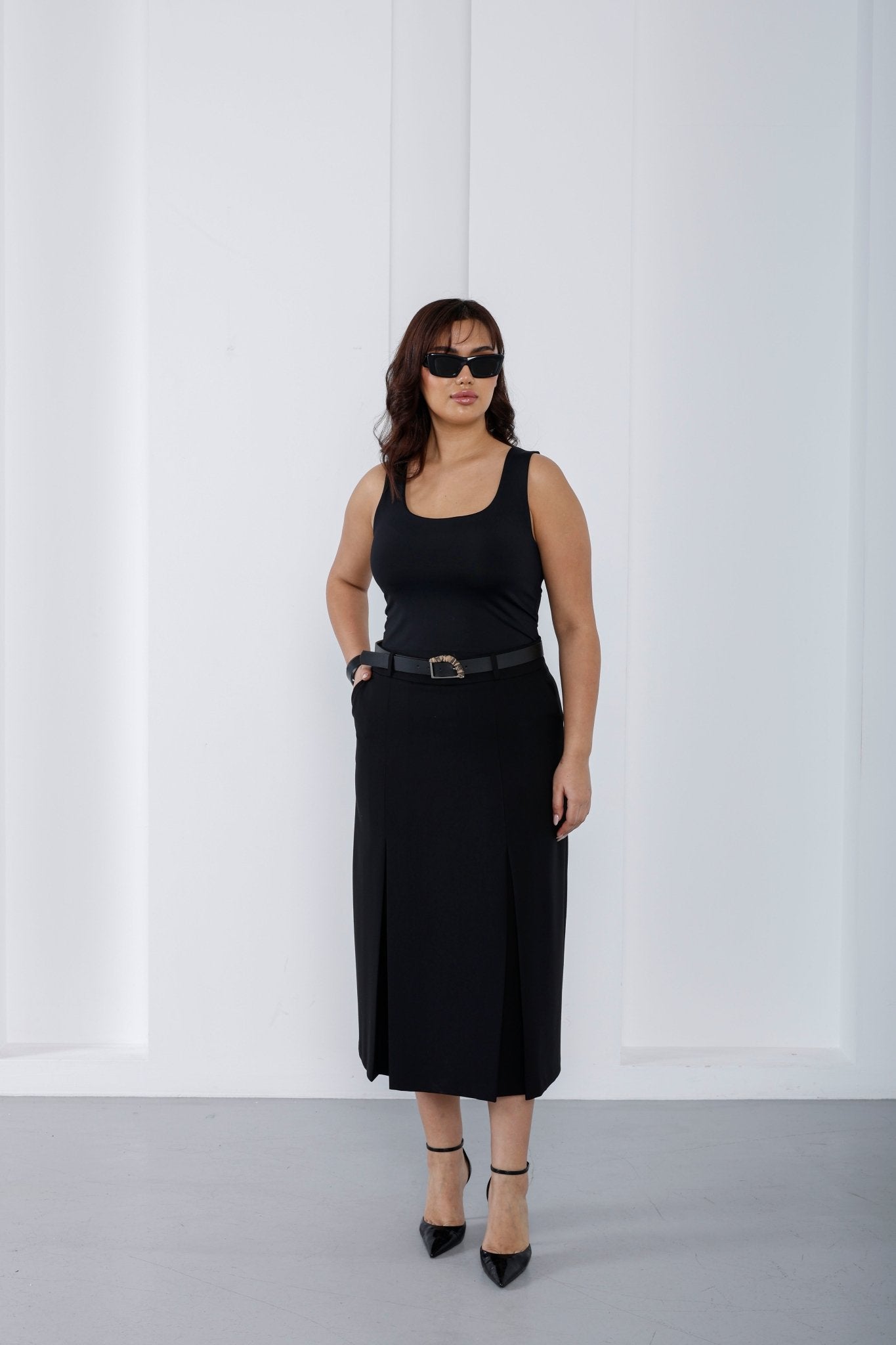 Premium A-line wholesale midi skirt for professional women's wear - Elitline Black Color Front View 1