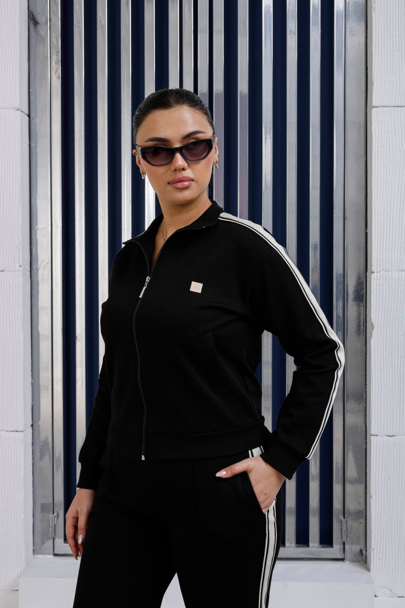 Wholesale Women's Luxury Cotton Tracksuit Set Rhinestone Striped - Elitline - Elitlineglobal