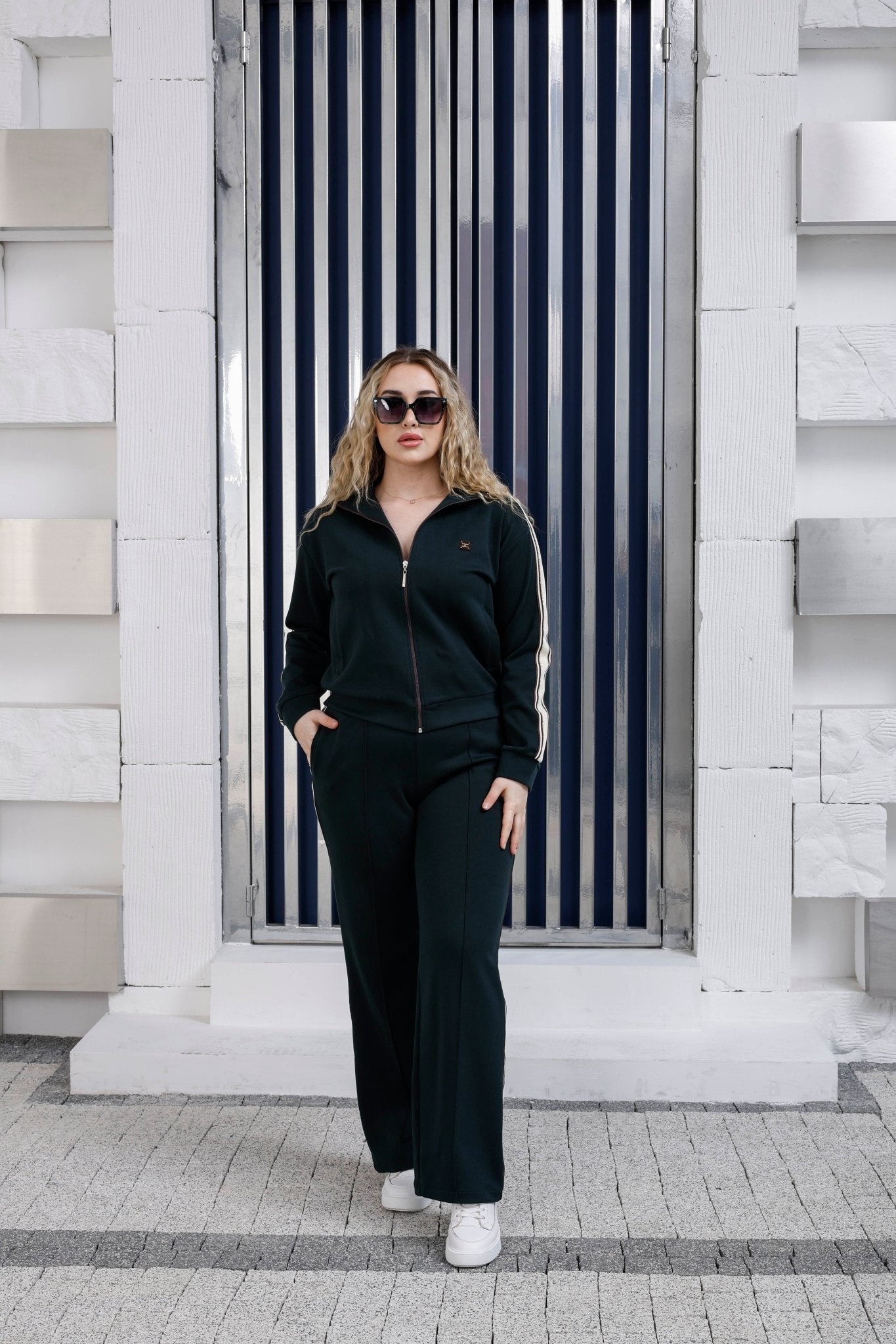 Wholesale Women's Luxury Cotton Tracksuit Set Rhinestone Striped - Elitline - Elitlineglobal