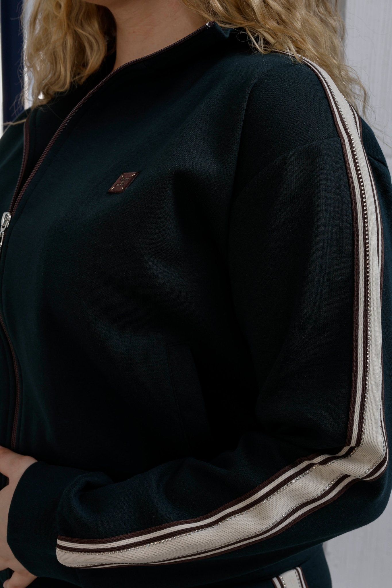 Wholesale Women's Luxury Cotton Tracksuit Set Rhinestone Striped - Elitline - Elitlineglobal