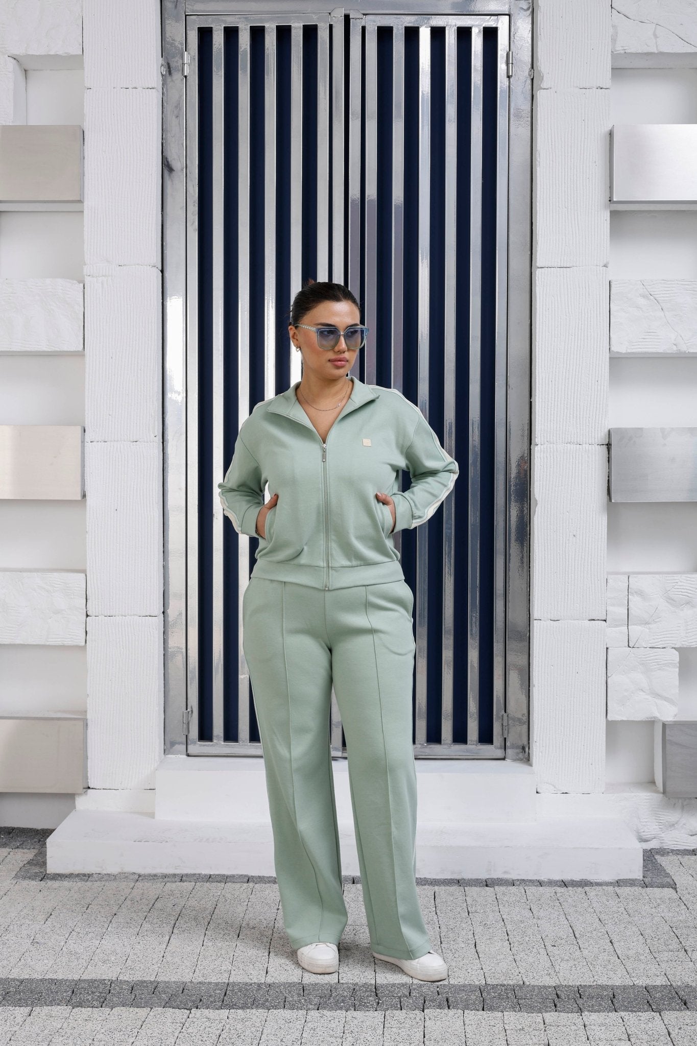 Wholesale Women's Luxury Cotton Tracksuit Set Rhinestone Striped - Elitline - Elitlineglobal