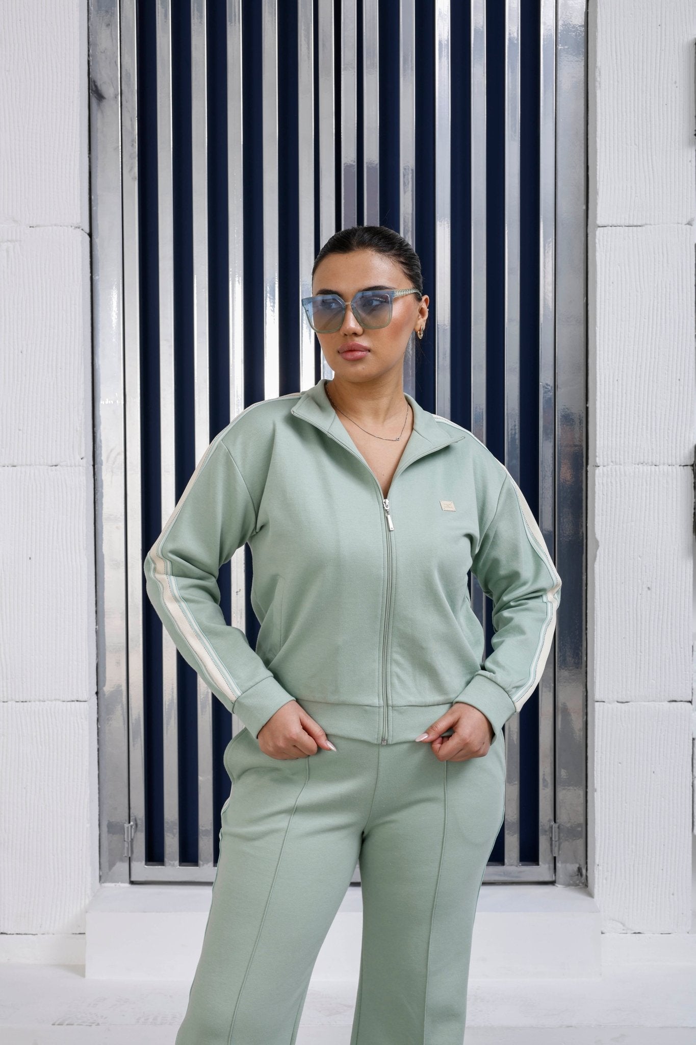 Wholesale Women's Luxury Cotton Tracksuit Set Rhinestone Striped - Elitline - Elitlineglobal